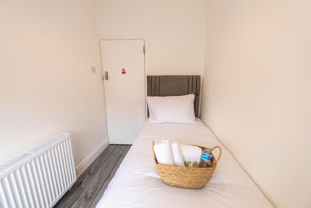 Room In Anfield 리버풀 외부 사진